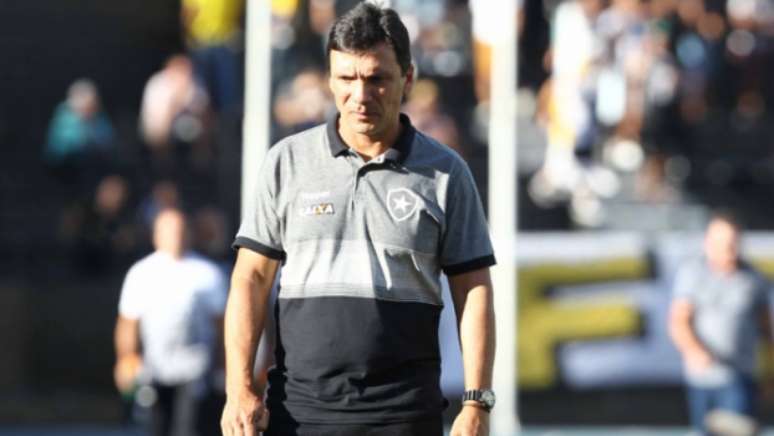 Zé Ricardo vive um momento turbulento no comando do time alvinegro (Paulo Sergio/F8)