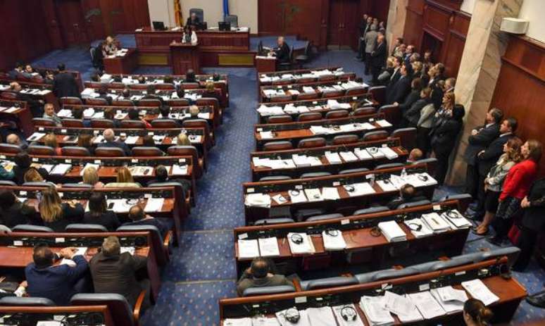 Parlamento da Macedônia aprova processo de mudança de nome