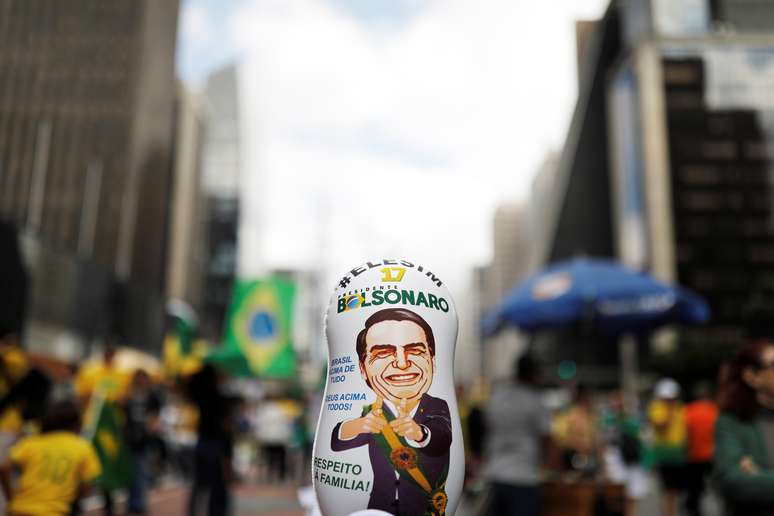 Balão com imagem do candidato de extrema-direita à Presidência da República Jair Bolsonaro durante manifestação em SP
REUTERS/Nacho Doce
