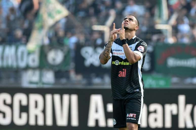 Brasileiro comemora o gol neste domingo (Foto: Divulgação/Lugano)