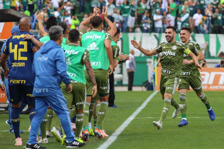 Bruno Henrique, jogador do Palmeiras, comemora seu gol durante partida contra o Ceará, válida pela trigésima rodada do Campeonato Brasileiro 2018.