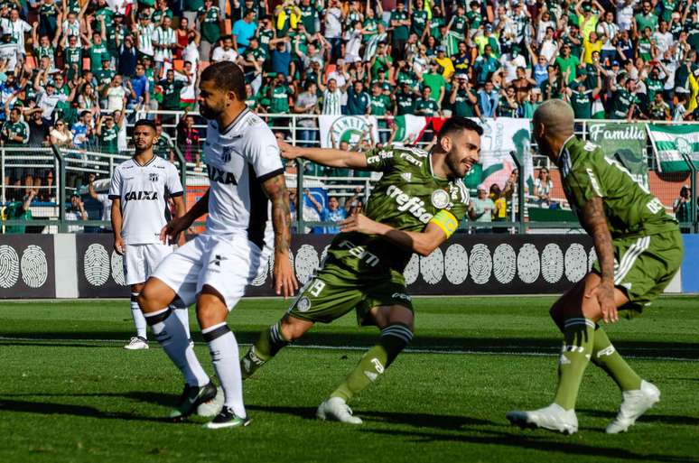 Bruno Henrique do Palmeiras comemora seu gol. Partida entre Palmeiras e Ceara, valida pela 30a rodada do Campeonato Brasileiro 2018, realizada no Estadio do Pacaembu, na zona central da capital paulista, neste domingo (21).