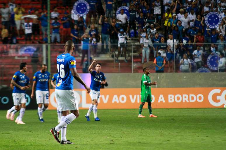 Thiago Neves, jogador do Cruzeiro, comemora seu gol durante partida contra a Chapecoense, válida pela trigésima rodada do Campeonato Brasileiro 2018.