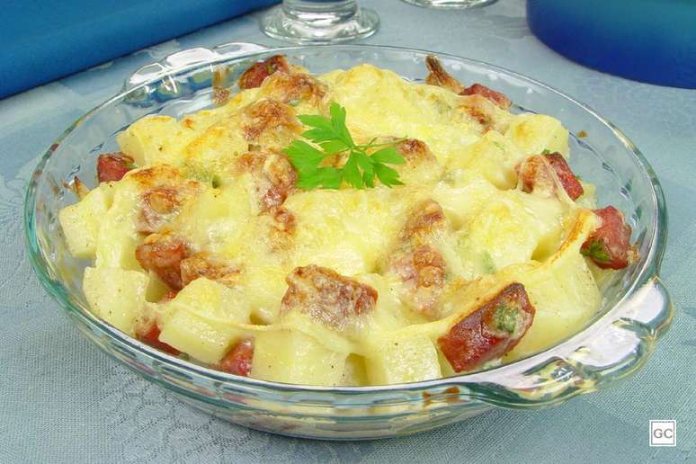 Gratinado de batata com calabresa