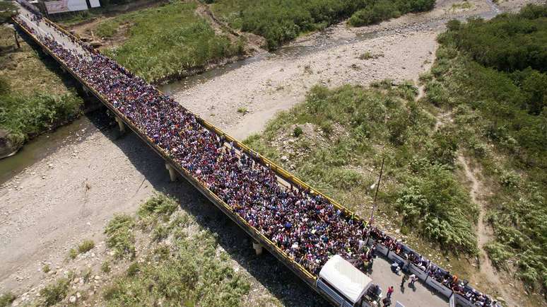 Ponte que liga San Antonio del Táchira, na Venezuela, a Villa Del Rosario, do lado colombiano, se tornou símbolo do êxodo de venezuelanos;