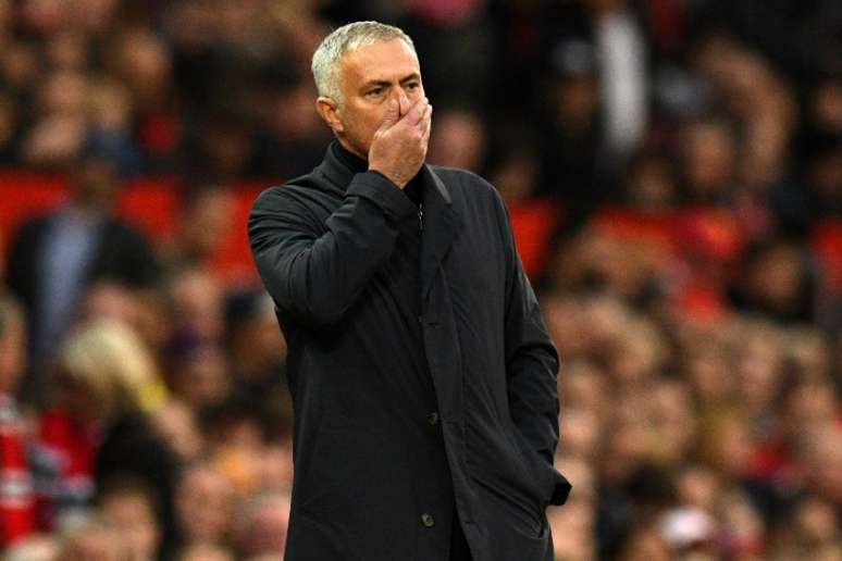 Mourinho nega volta ao Real Madrid e se diz feliz no Manchester United (Foto: CREDITOLI SCARFF / AFP)