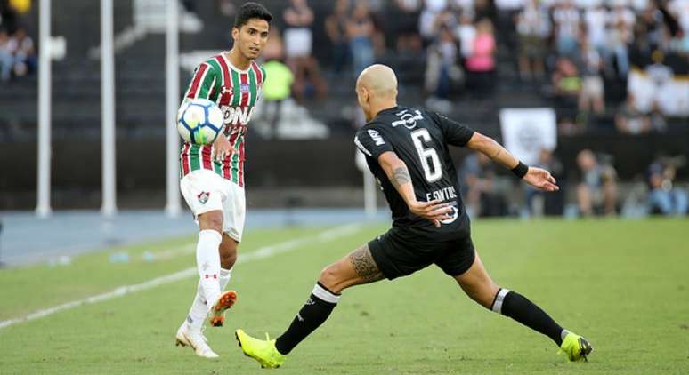 Igor Julião substituiu Léo, que sentiu no aquecimento contra o Atlético-MG (Foto: LUCAS MERÇON / FLUMINENSE F.C.)