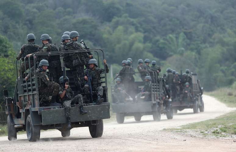 Soldados durante operação em São Gonçalo
25/09/2018 REUTERS/Ricardo Moraes