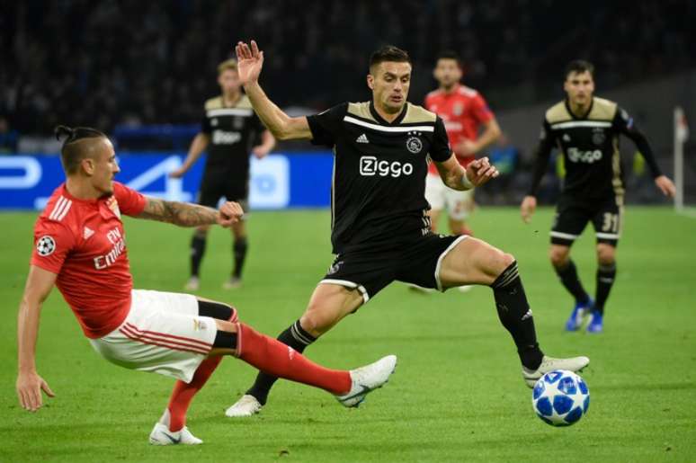 Ajax e Benfica fizeram grande jogo, mas os holandeses levaram a melhor (Foto: JOHN THYS / AFP)