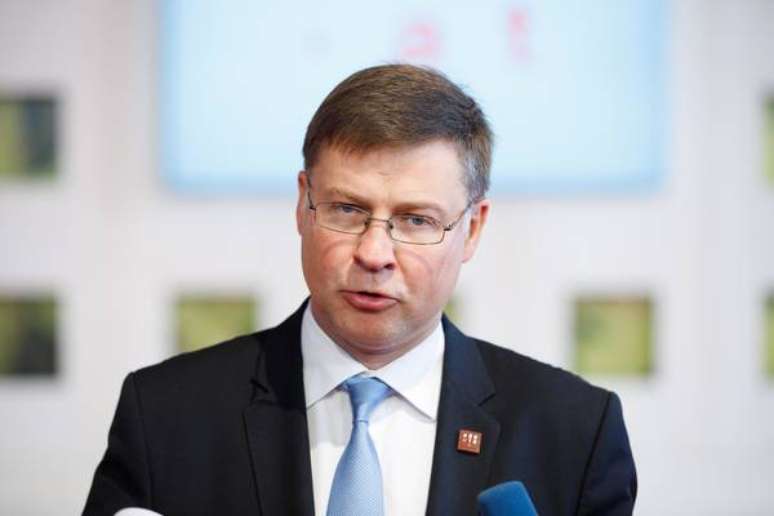 Valdis Dombrovskis alertou a Itália que as "regras valem para todos"