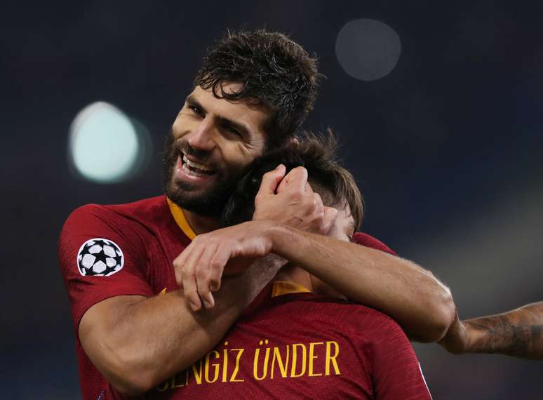 Under e Fazio comemoram gol da Roma