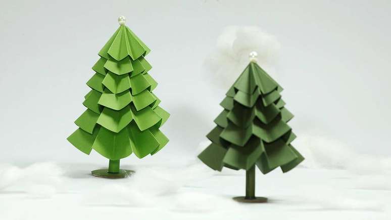 48- Árvore de Natal Artesanal feita com papel dobrado