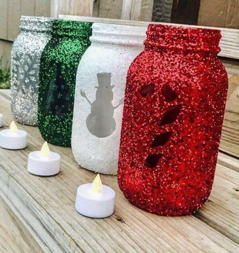 20- Pote enfeitado com glitter pode ser um perfeito porta velas