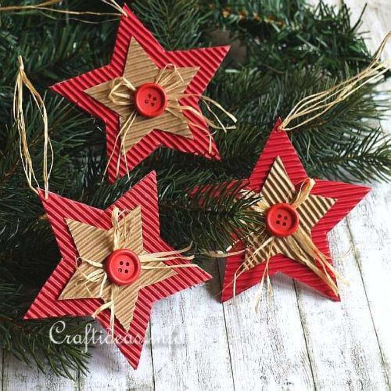 28- Estrela de papel é um excelente artesanato de Natal