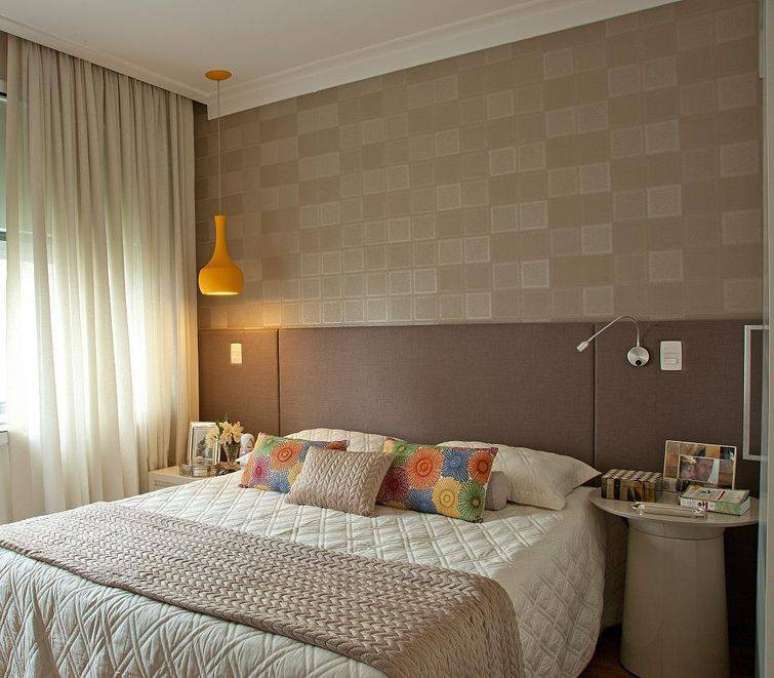 3. Cortinas para quarto com tecidos leves proporcionam um visual elegante no ambiente.