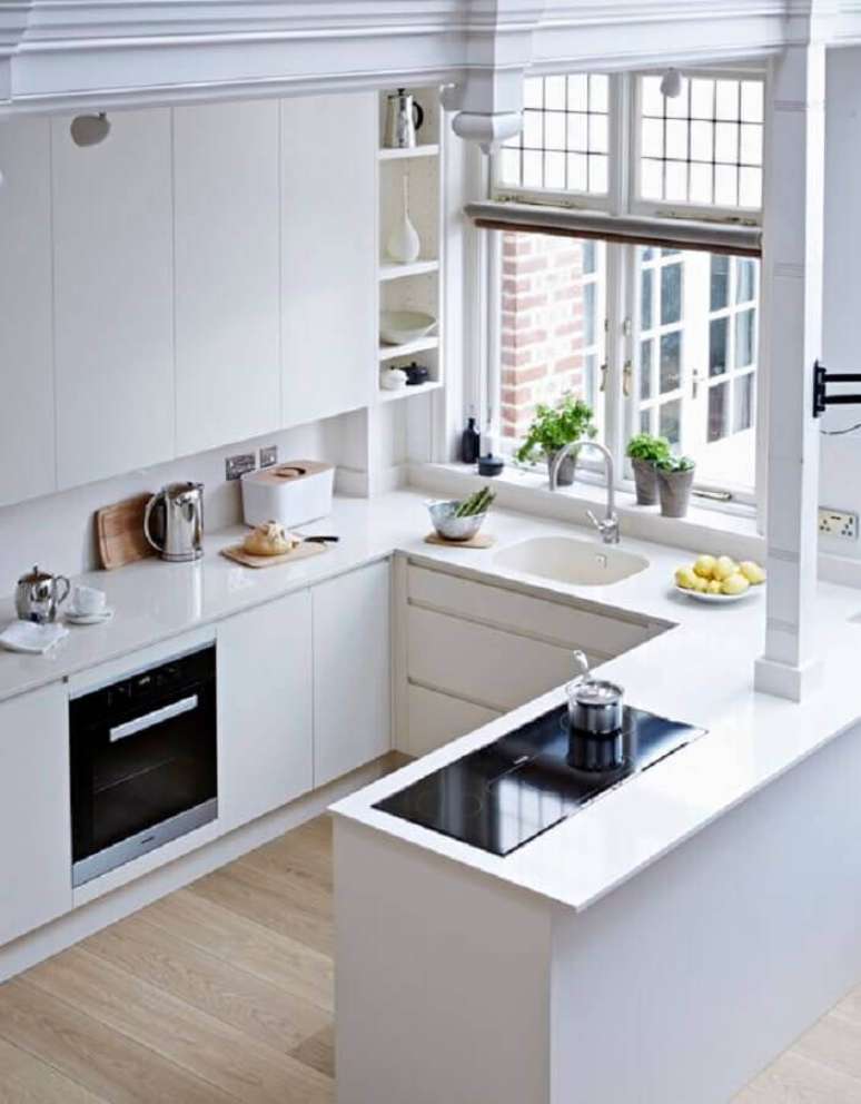 3. Em cozinhas pequenas planejadas explore bastante a iluminação artificial e natural – Foto: Mi Aviso
