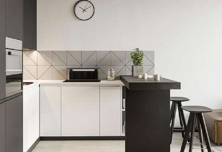 68. Minimalismo para cozinha planejada pequena com balc&atilde;o preto &ndash; Foto: Pinterest