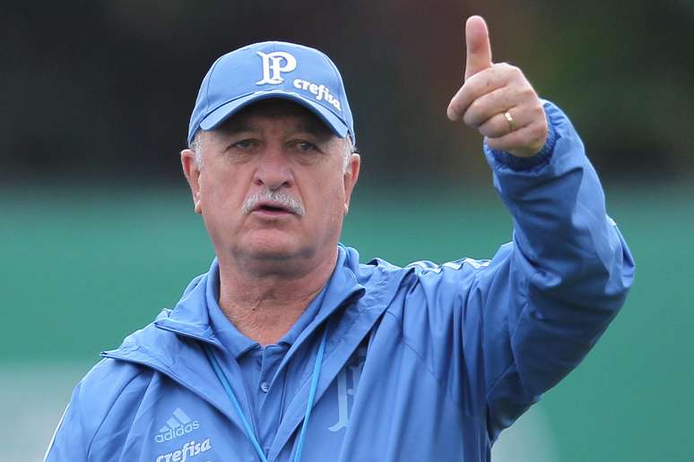 Luiz Felipe Scolari, técnico do Palmeiras, durante treino na Academia de Futebol da Barra Funda, Zona Oeste da capital paulista