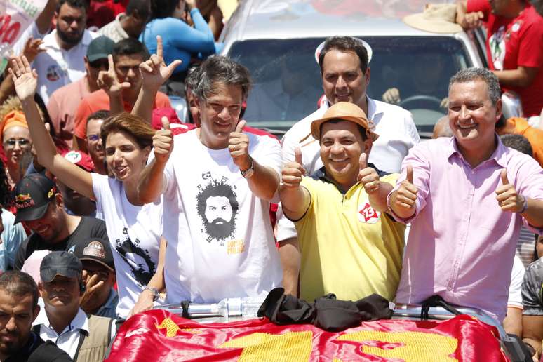 Fernando Haddad em carreata entre Petrolina (PE) e Juazeiro (BA)