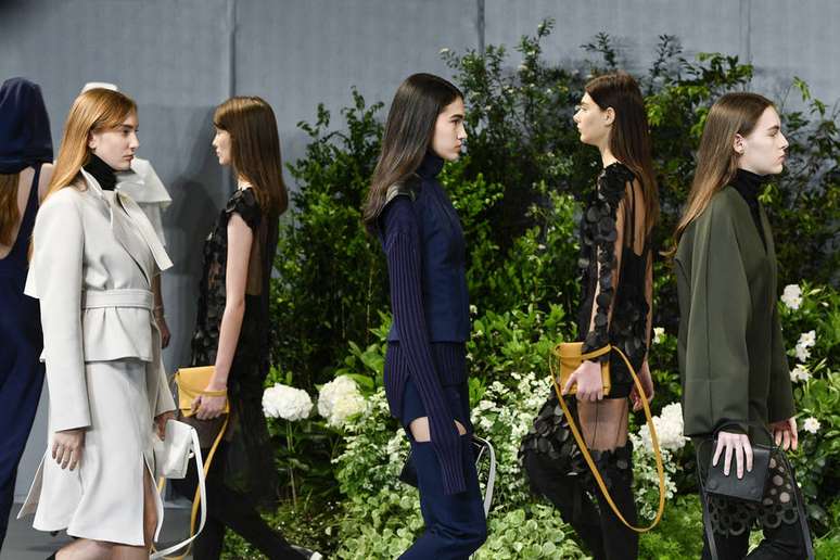 Modelos apresentam cria&ccedil;&otilde;es de Gloria Coelho durante a S&atilde;o Paulo Fashion Week