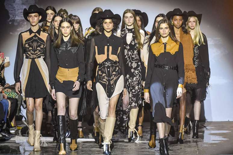 Encerramento do desfile da Bobstore na S&atilde;o Paulo Fashion Week