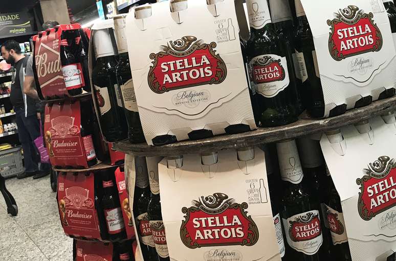 Marcas de cerveja da Ambev em supermercado de São Paulo
25/06/2018 REUTERS/Nacho Doce