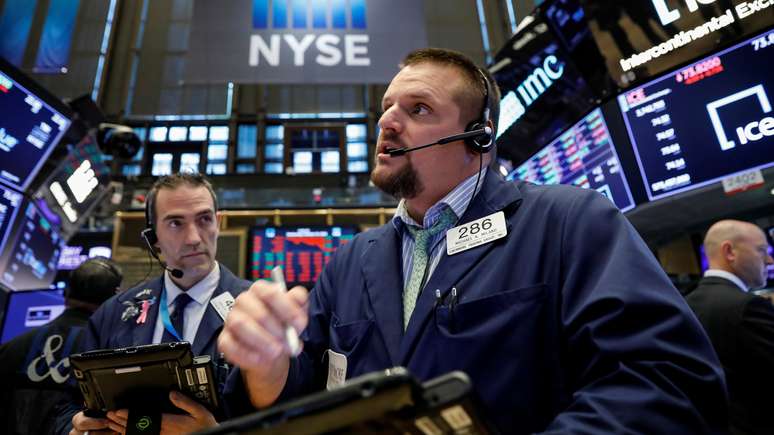 Operadores no pregão da New York Stock Exchange (NYSE), em Nova York 24/10/ 2018. REUTERS/Brendan McDermid