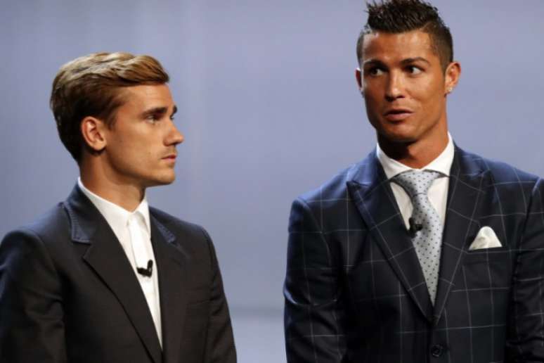 Cristiano Ronaldo e Griezmann foram rivais locais em Madrid, no duelo entre Real e Atlético (Foto: Valery Hache / AFP)