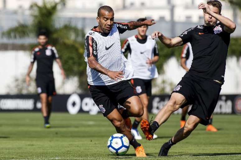 Emerson Sheik durante treino do Corinthians (Foto: Rodrigo Gazzanel/RM Sports)