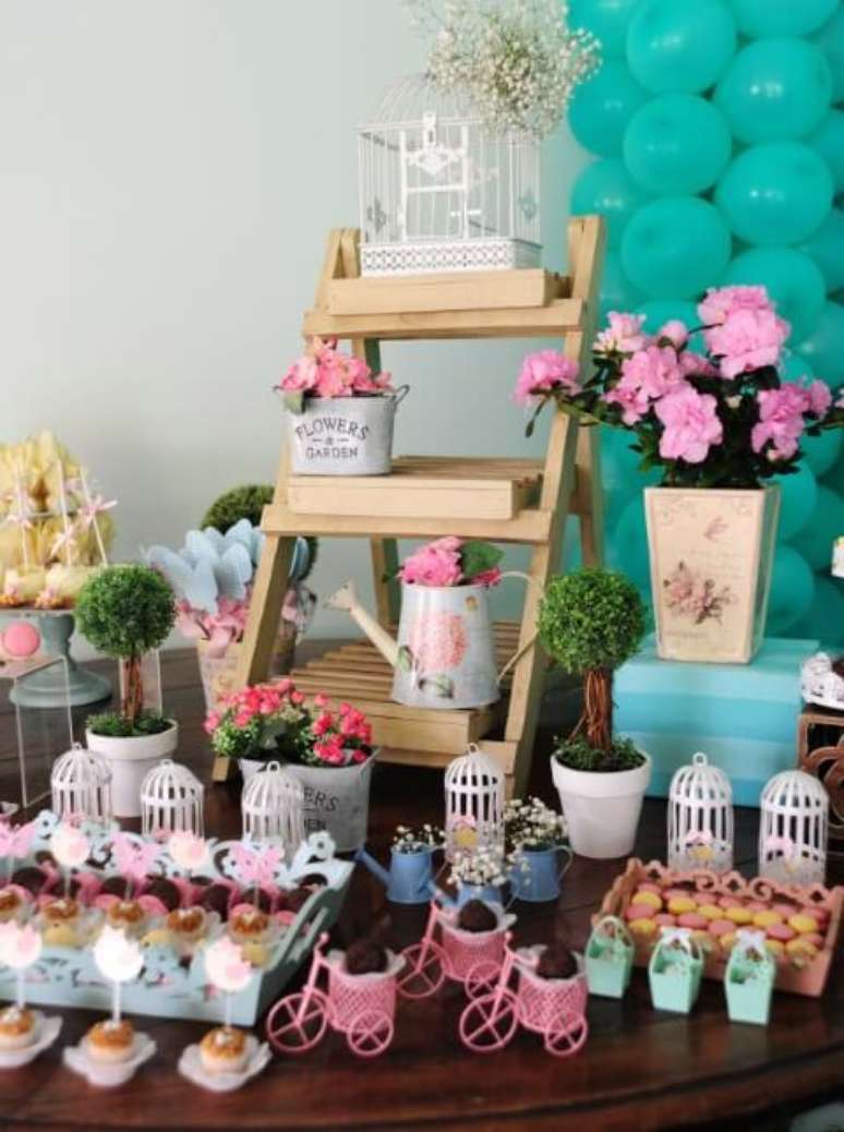 15 anos: 14 bolos com flor para festas na primavera – ou não!
