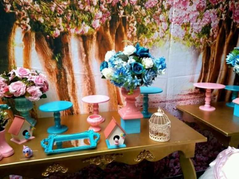 55. Painel com &aacute;rvores e flores em decora&ccedil;&atilde;o jardim encantado interna. Foto de Real Dreams