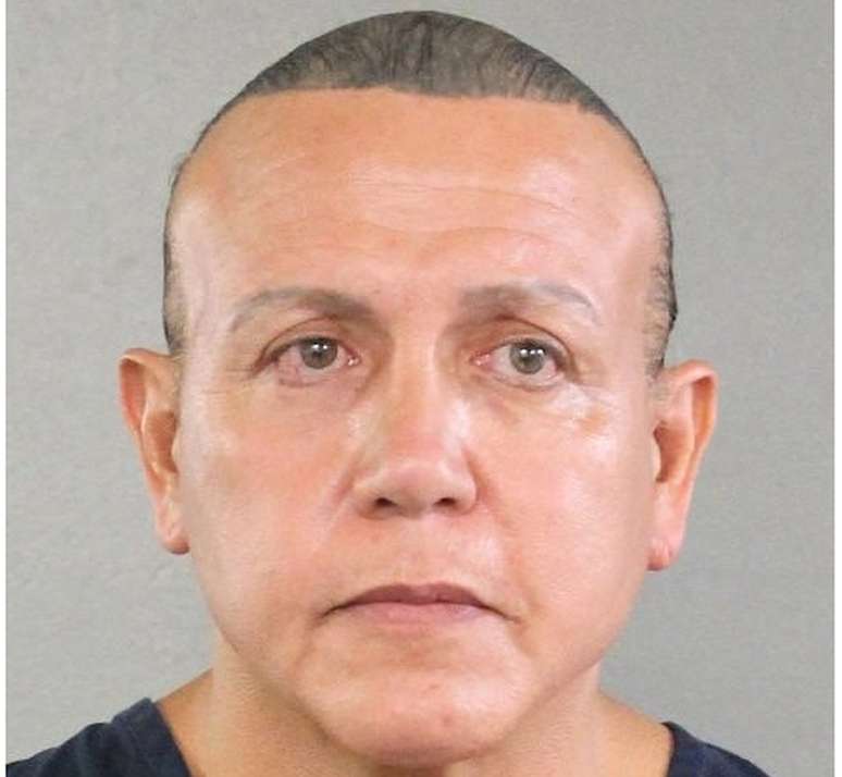 Cesar Sayoc foi preso na cidade de Plantation, na Flórida, e acusado de cinco crimes federais, incluindo ameaçar dois ex-presidentes