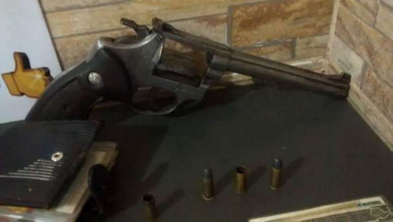 Polícia apreendeu o revólver usado pelos adolescentes para matar o soldado da PM em Aparecida (SP)