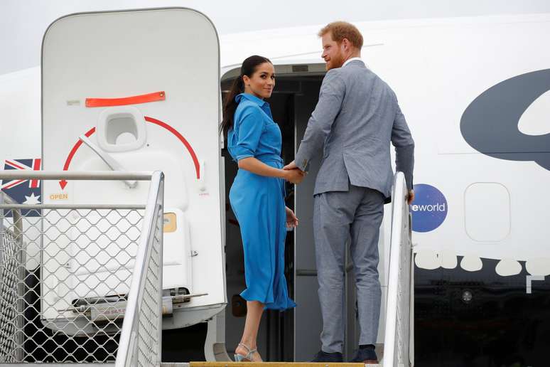 Príncipe Harry e Meghan deixam Aeroporto Internacional  Fua'amotu, em Tonga 26/10/2018 REUTERS/Phil Noble/Pool 