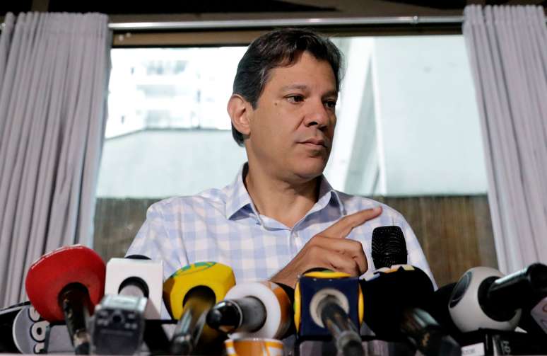 Candidato do PT à Presidência, Fernando Haddad, durante coletiva de imprensa em São Paulo