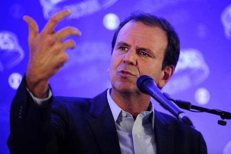 Eduardo Paes (DEM) durante o debate entre candidatos a governadores na Rede Globo no Rio de Janeiro (RJ), nesta quinta-feira (25)