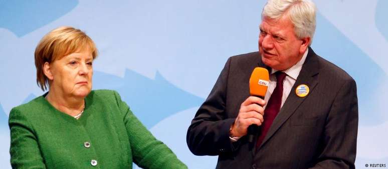 Chanceler Angela Merkel com governador de Hessen, Volker Bouffier, durante evento eleitoral em Fulda