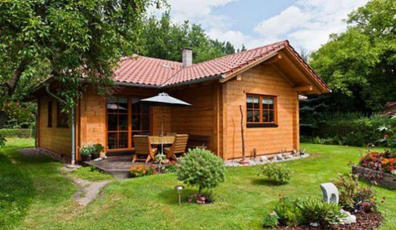 33. Casa pr&eacute;-fabricada pequena de tijolinhos