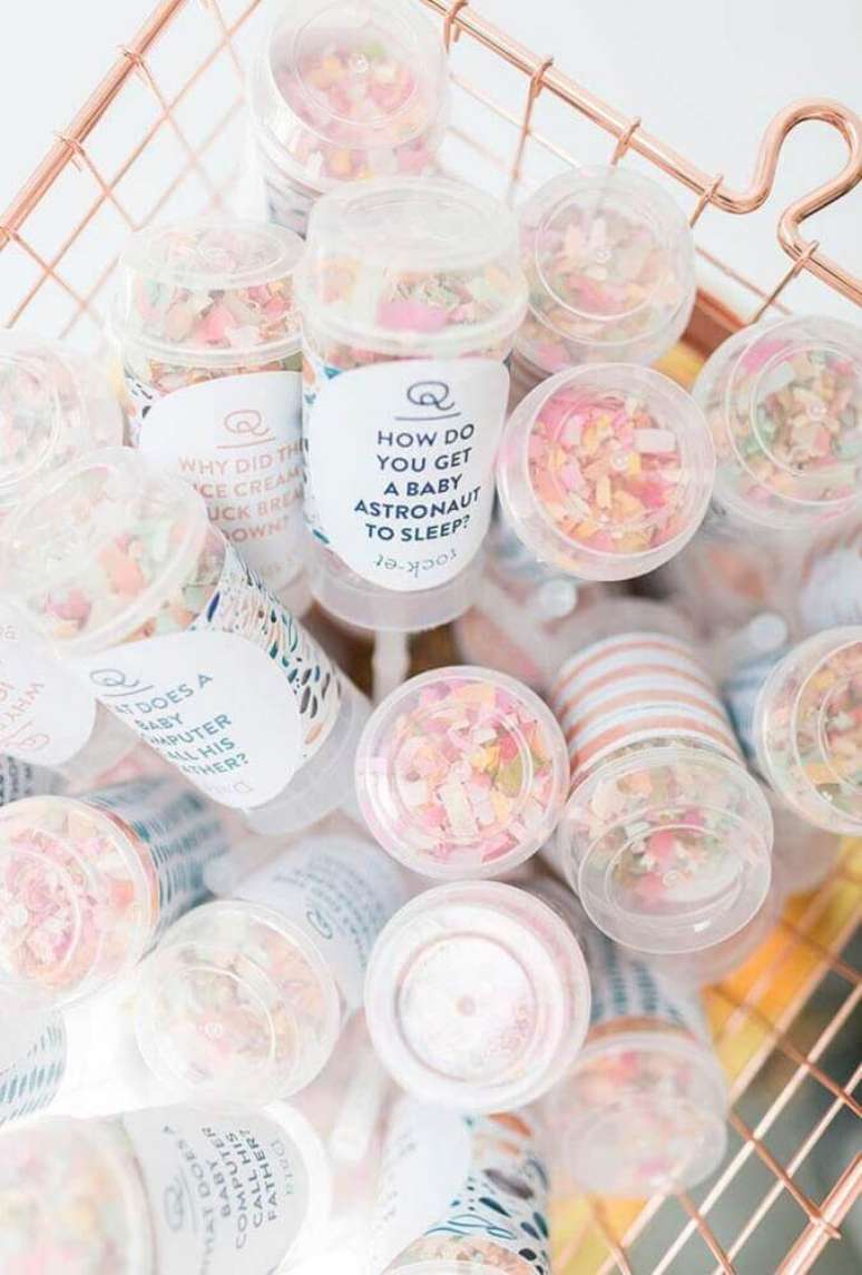 71. Coloque frases divertidas na embalagens das lembrancinhas de ch&aacute; de beb&ecirc; &ndash; Foto: Baby Shower Ideas