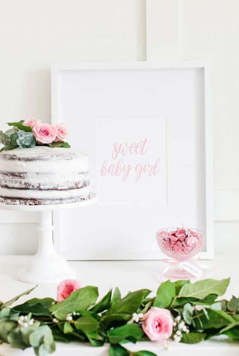 82. Bolo para ch&aacute; de beb&ecirc; com decora&ccedil;&atilde;o neutra &ndash; Foto: The Search Titans