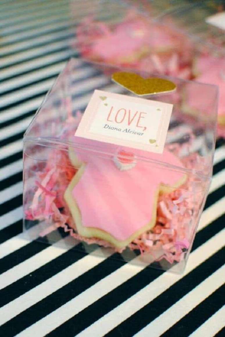 85. Caixinhas de acr&iacute;lico tamb&eacute;m s&atilde;o muito utilizadas como embalagem para lembrancinhas de ch&aacute; de beb&ecirc; &ndash; Foto: Pinterest