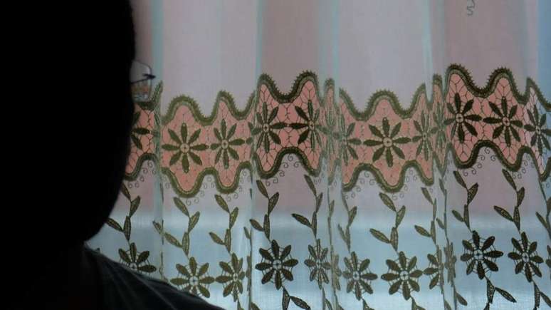 Ali foi preso depois de a pol&iacute;cia encontrar fotos de uma mulher de v&eacute;u em seu celular