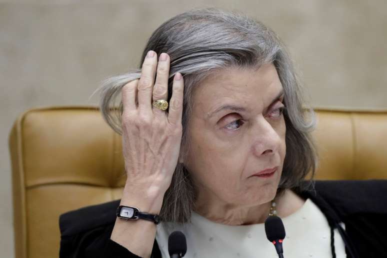 A ministra Cármen Lúcia durante sessão do STF