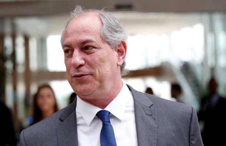 Ciro Gomes deixa hospital em São Paulo