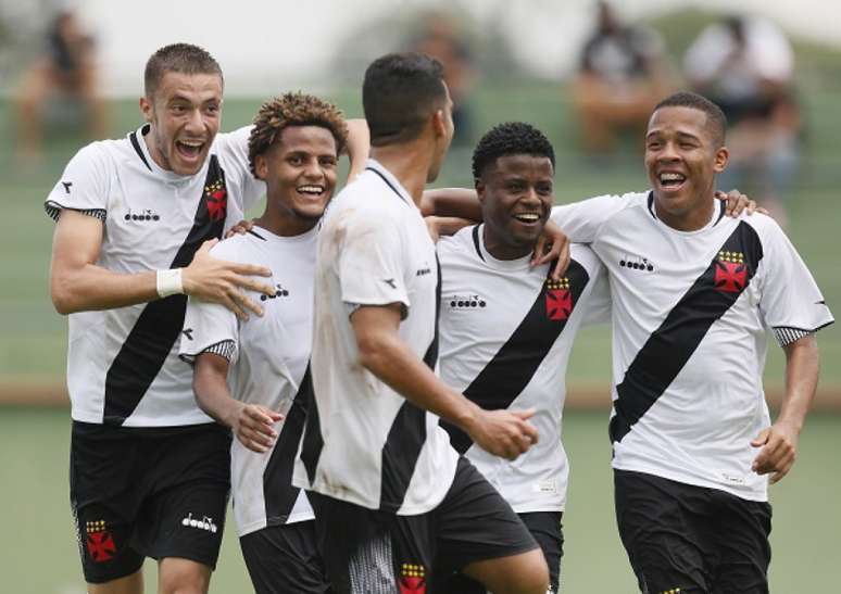 Garotos do Vasco comemoram a vitória (Foto: Rafael Ribeiro/Vasco.com.br)