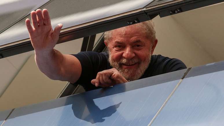 Lula foi preso em abril, mas, mesmo assim, o PT registrou a candidatura do ex-presidente no TSE