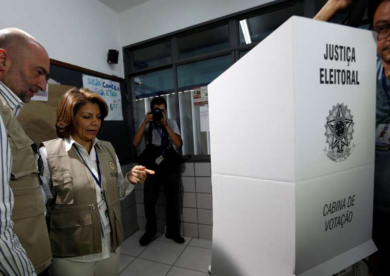 Chefe da miss&atilde;o de observadores da OEA, Laura Chinchilla, visita se&ccedil;&atilde;o eleitoral em Bras&iacute;lia
28/10/2018 REUTERS/Adriano Machado