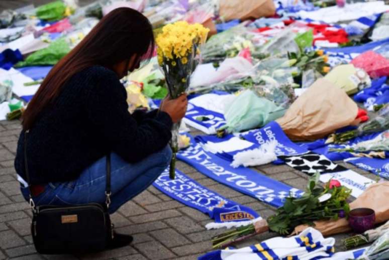 Torcedores do Leicester prestam homenagens