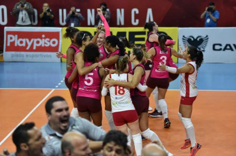 Osasco vence Barueri e larga na frente na final do Paulista de vôlei  feminino