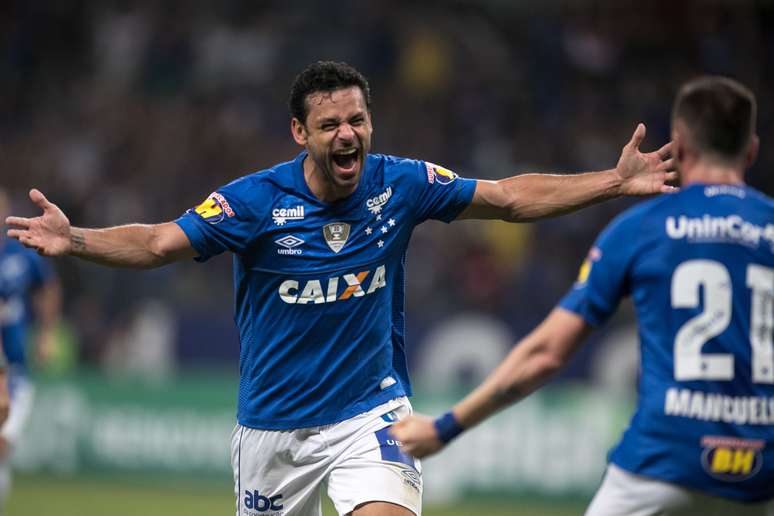 Time mineiro aplica 3 a 1 no Mineirão e chega aos 43 pontos, na oitava colocação; já o clube paranaense segue na lanterna com 17 pontos